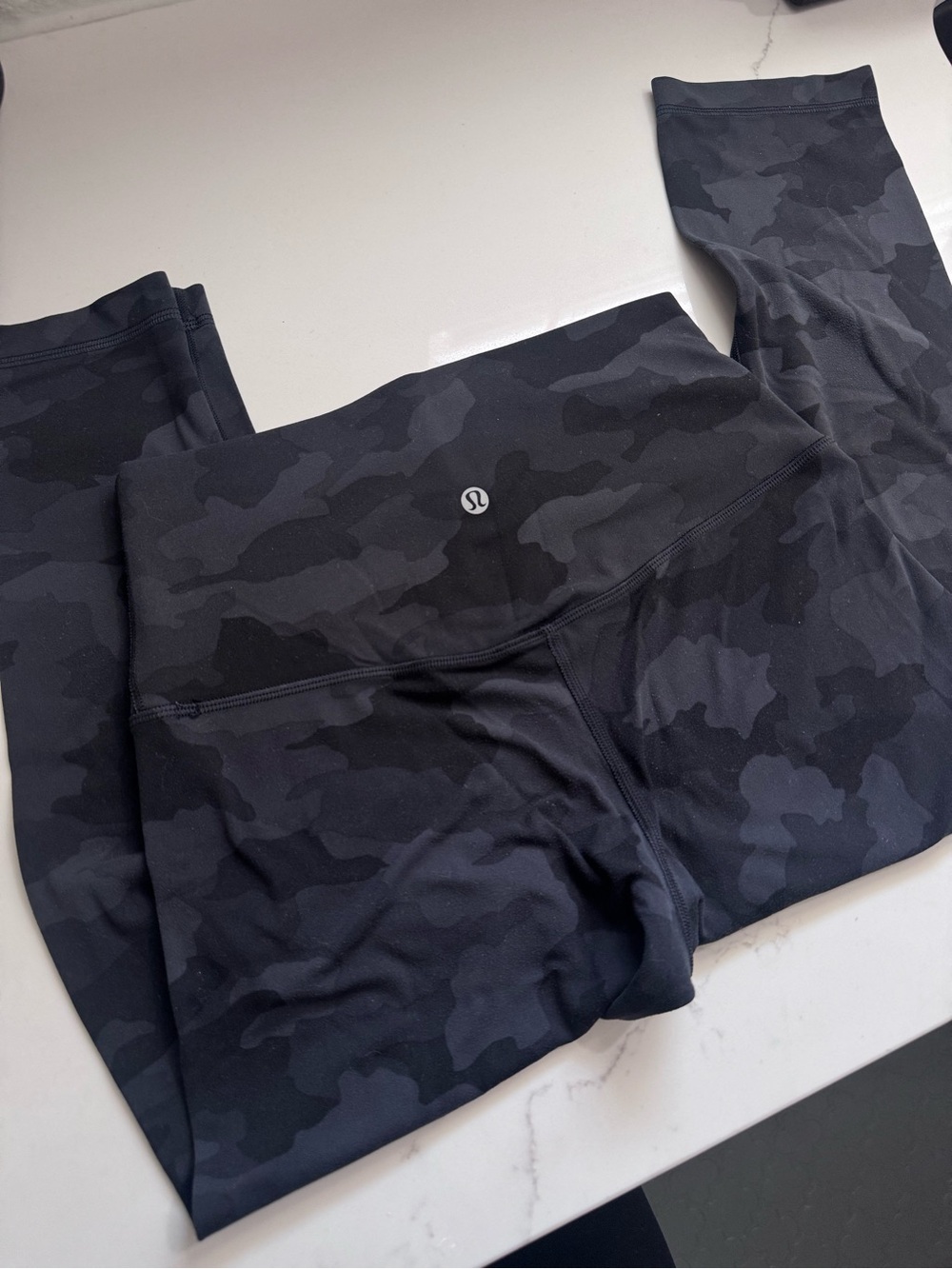 Lululemon camo cropped leggings